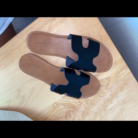 Sandals - Picture 2 of 3